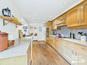 Kitchen/Breakfast Room- click for photo gallery